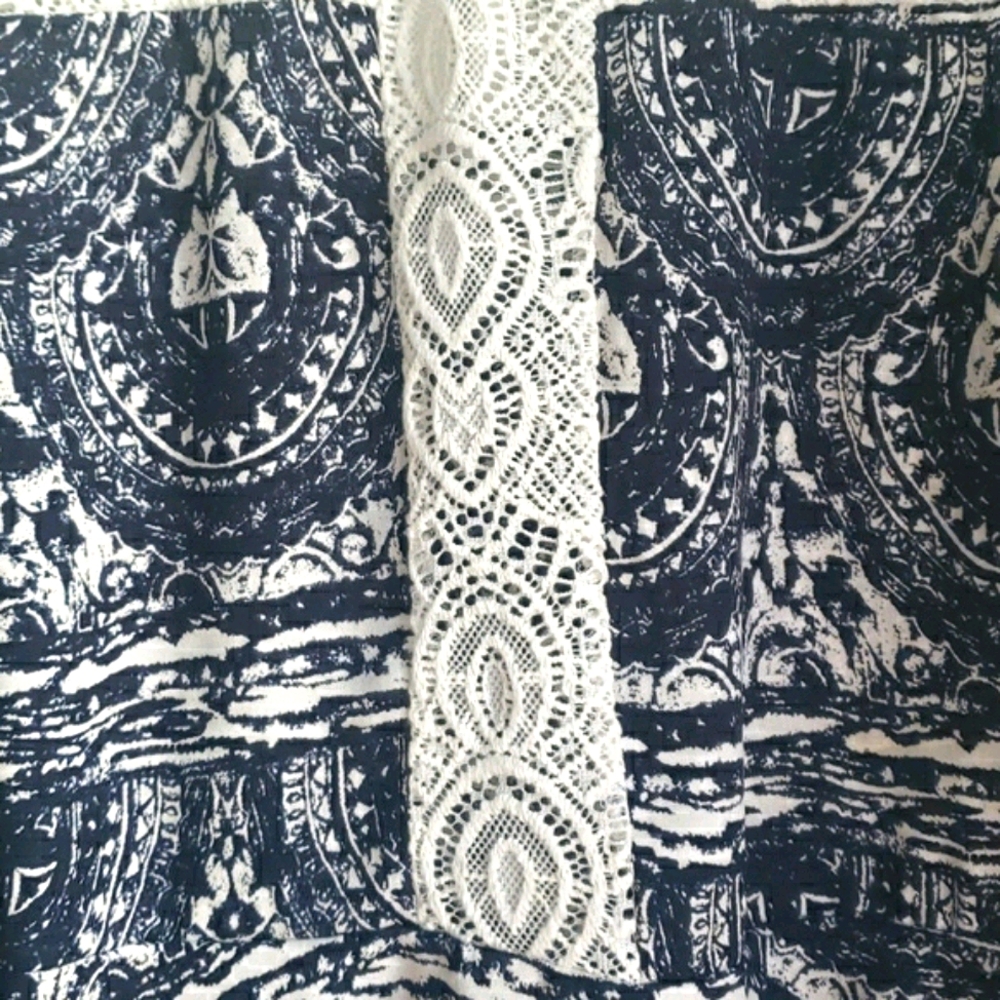 Elodie Flowy Lacy Blue Printed Tank Top Size Medium - Picture 5 of 6